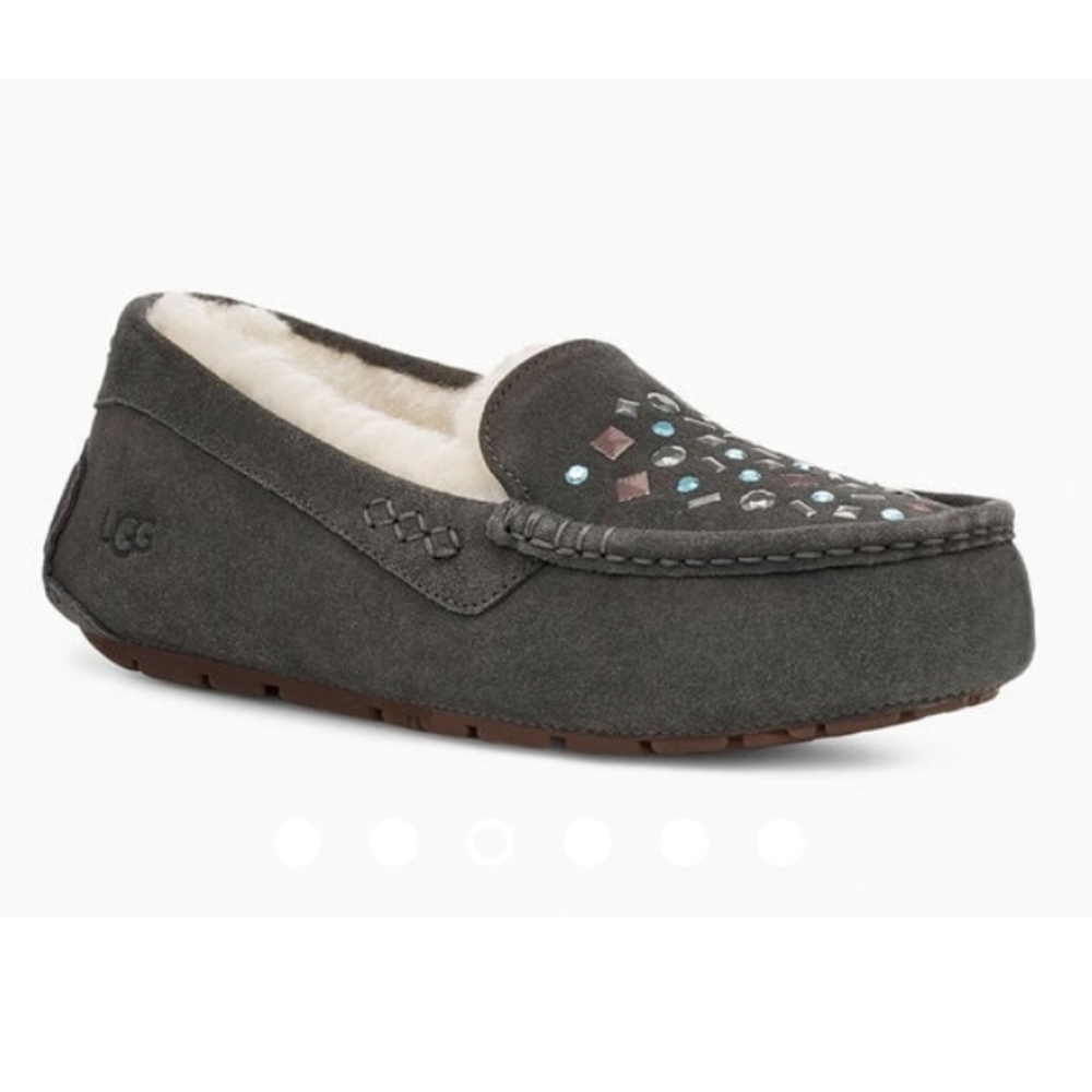 Ugg Ansley Stud II size 6
